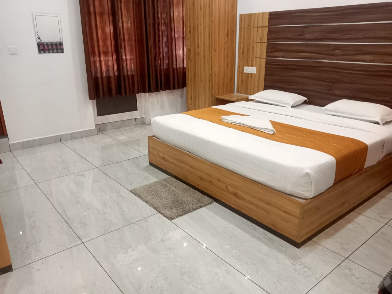 Room with orange bedspread