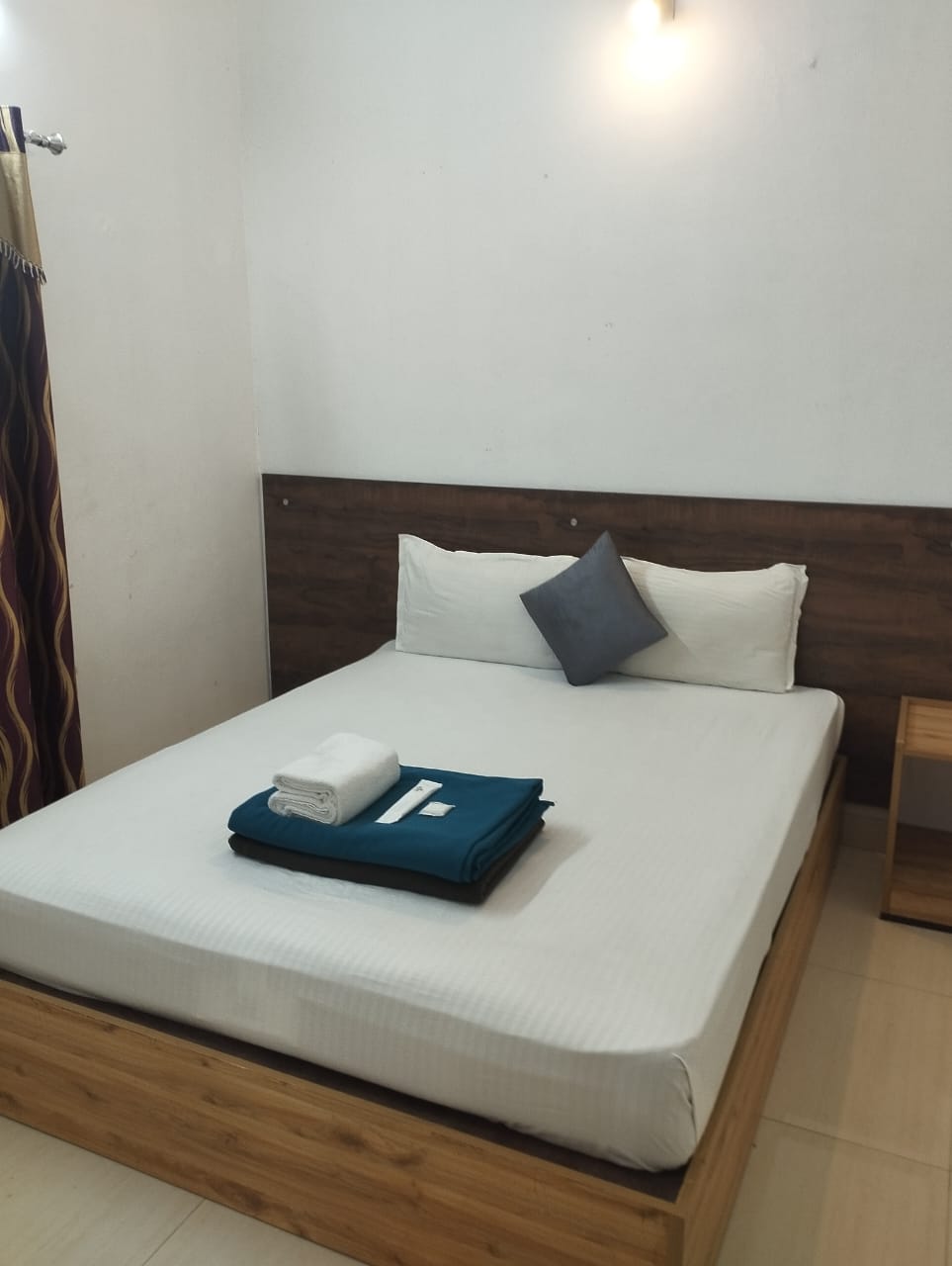 Room with white bedding and blue towel set